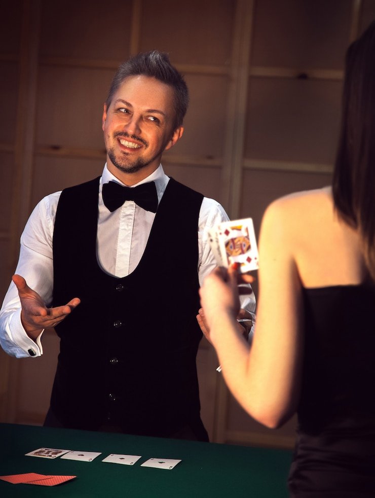 Tabel pembayaran Koprok dan simbol kartu di meja fia togel